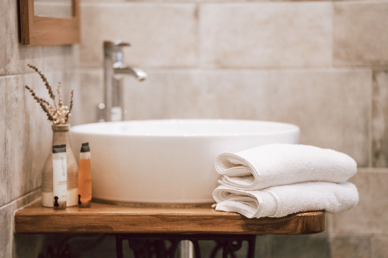 Doppelzimmer — Bad mit Dusche